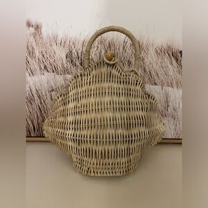 #NWT Queenwest Trading Company - Rattan Shell Purse